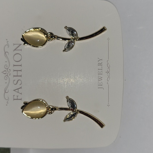 Golden Flower Earrings - Picture 4 of 4